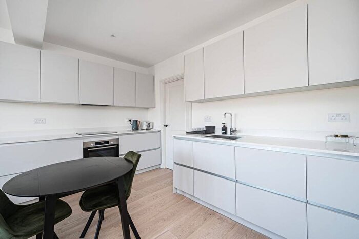 1 Bedroom Flat For Sale In Mile End Road, Tower Hamlets, London, E1