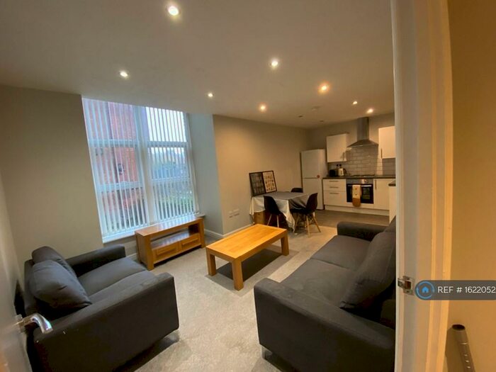 3 Bedroom Flat To Rent In Victoria Mill, Manchester, M40