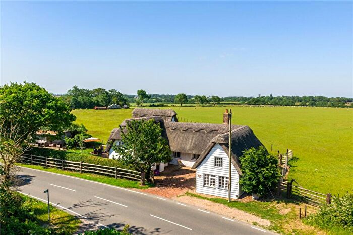 4 Bedroom Detached House For Sale In Mill Road, Thurleigh, Bedfordshire, MK44