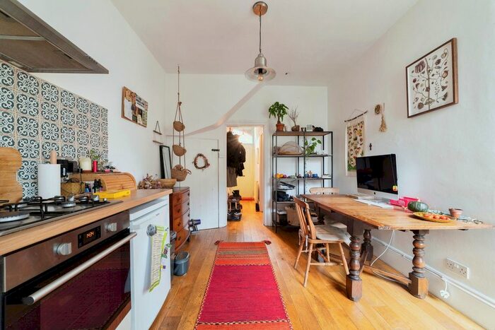 1 Bedroom Maisonette To Rent In Hove Avenue, Walthamstow, London, E17