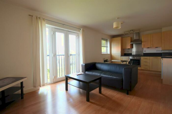 2 Bedroom Flat To Rent In Priory Court, Edgbaston, B5