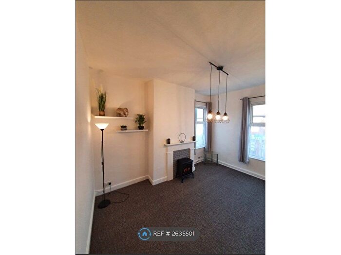 1 Bedroom Flat To Rent In Oldham Street, Hyde, SK14