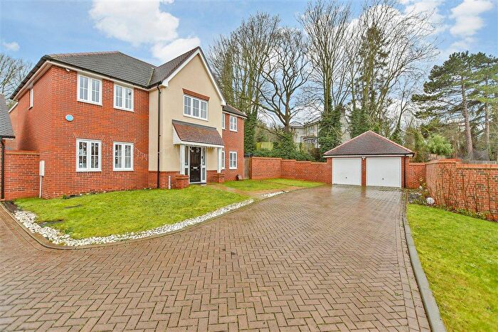 4 Bedroom Detached House For Sale In Brickmakers Way, Hempstead, Gillingham, Kent, ME7