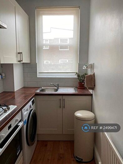 1 Bedroom Flat To Rent In Lenton Avenue, Nottingham, NG7