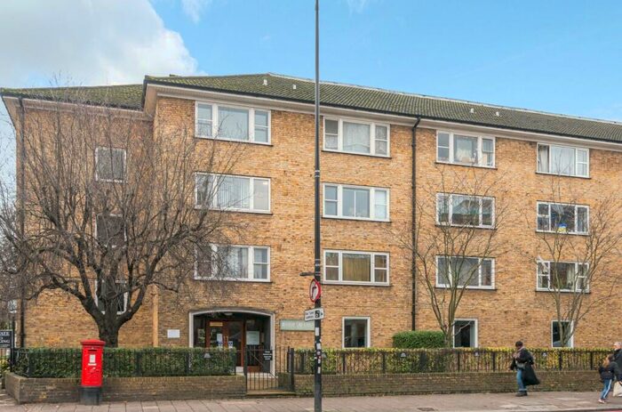 Flat To Rent In Harleyford Street Kennington, SE11