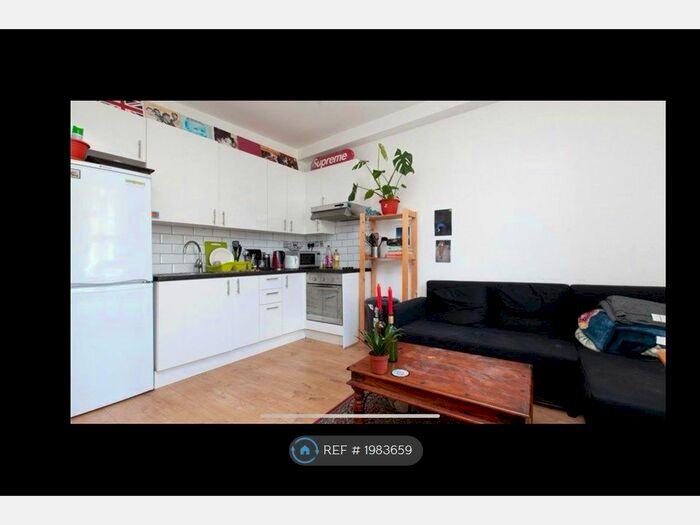 3 Bedroom Flat To Rent In Downs Road, London, E5