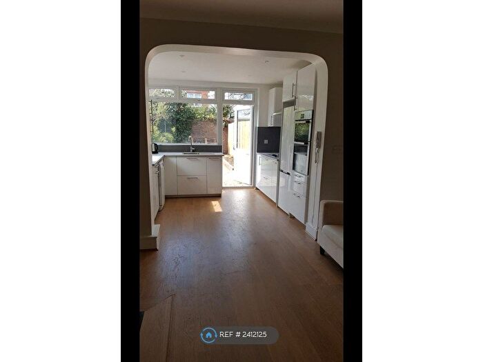 2 Bedroom Flat To Rent In Sirdar Road, London, N22