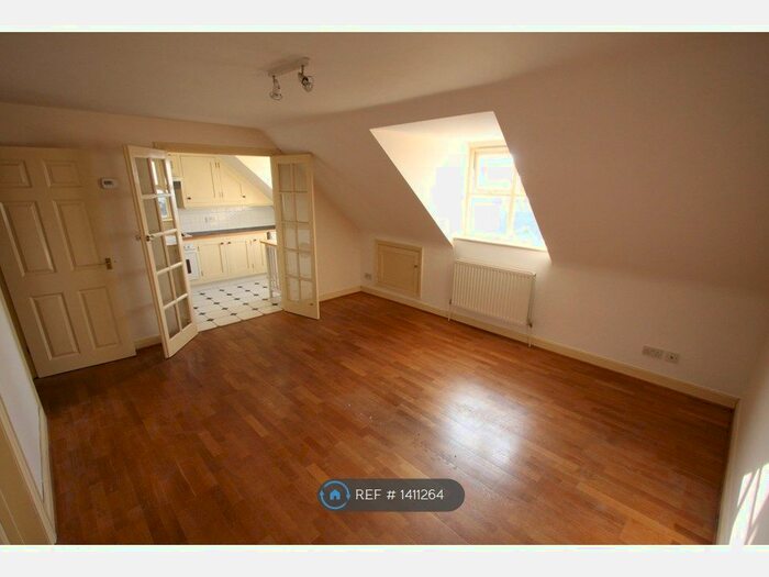 2 Bedroom Flat To Rent In Edward Stone House, Chipping Norton, OX7