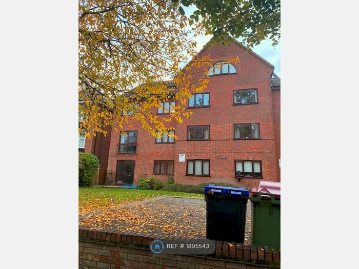 1 Bedroom Flat To Rent In Beech Court, Sutton, SM1