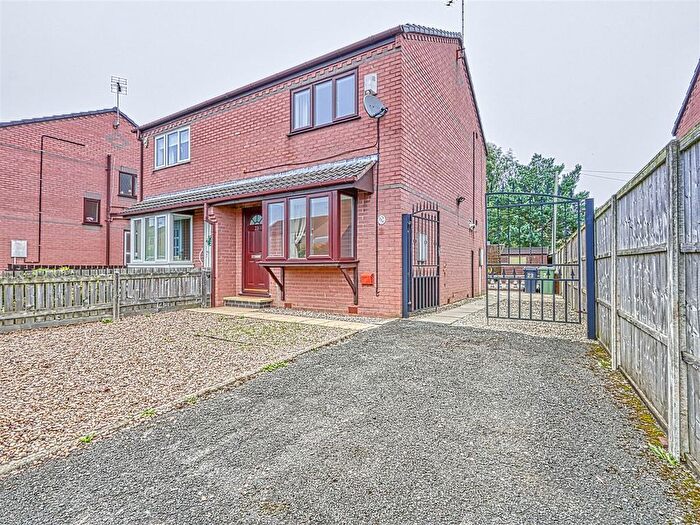 2 Bedroom Semi-Detached House To Rent In Cherry Tree Grove, North Wingfield, Chesterfield, Derbyshire, S42