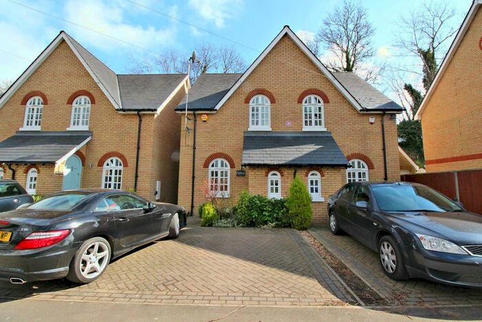 3 Bedroom Cottage To Rent In Nightingale Road, Hitchin, SG5