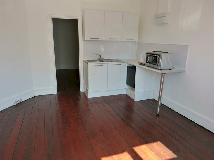 1 Bedroom Property To Rent In Brentmead Place, London, NW11