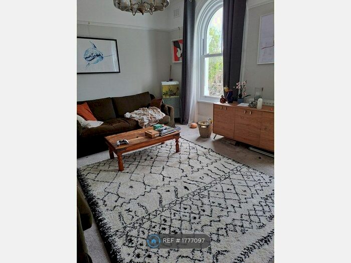 2 Bedroom Flat To Rent In Blackheath, London, SE3