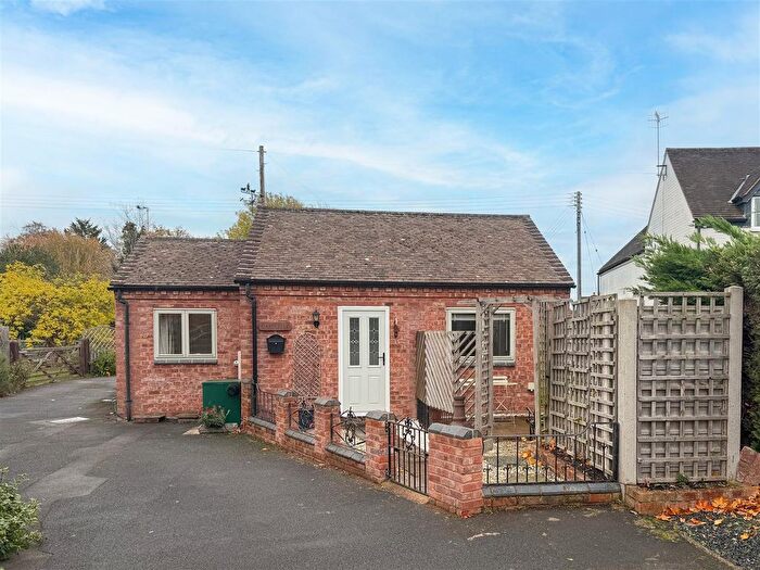 1 Bedroom Detached Bungalow For Sale In Worcester Road, Hanley Swan, Worcester, WR8