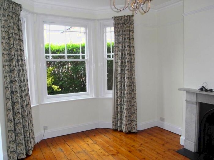 3 Bedroom Semi-Detached House To Rent In Markenfield Road, Guildford, GU1