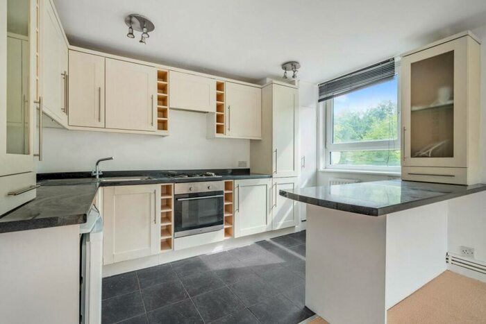2 Bedroom Flat For Sale In College Road, Crystal Palace, SE19