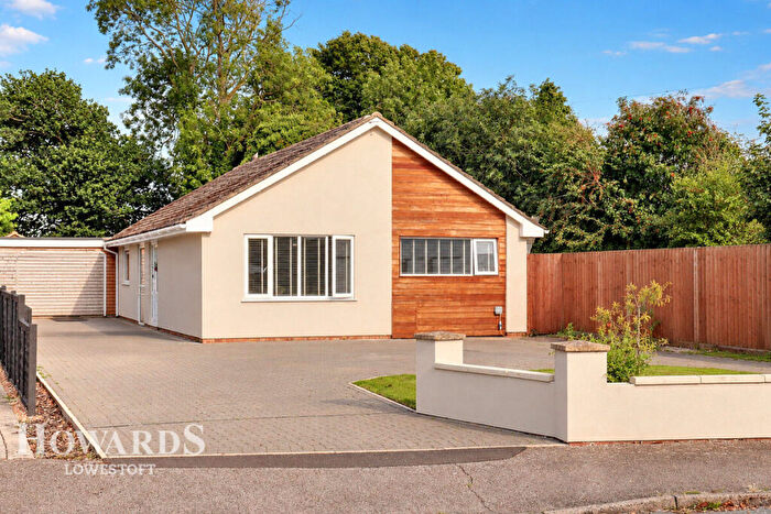 4 Bedroom Detached Bungalow For Sale In The Pippins, Lowestoft, NR32