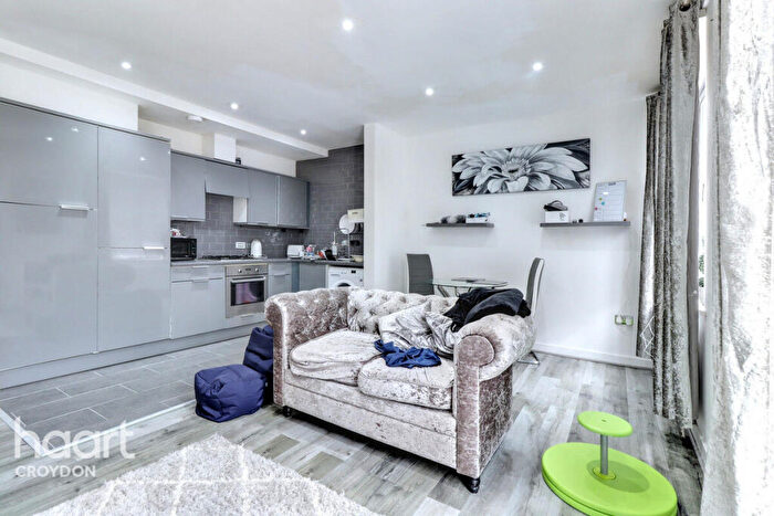 1 Bedroom Flat For Sale In Saxon Court, Surrey, CR3