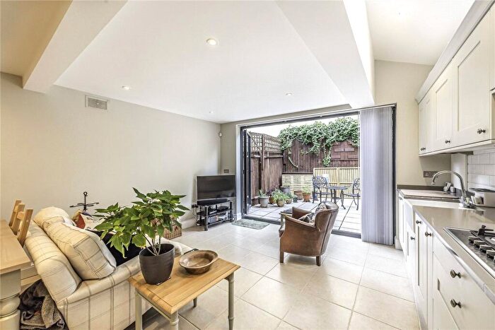 2 Bedroom Apartment To Rent In Gascony Avenue, West Hampstead, London, NW6