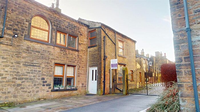 4 Bedroom Cottage For Sale In Highgate Road, Queensbury, Bradford, BD13