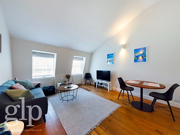 1 Bedroom Flat To Rent In Gower Mews, London, Greater London, WC1E