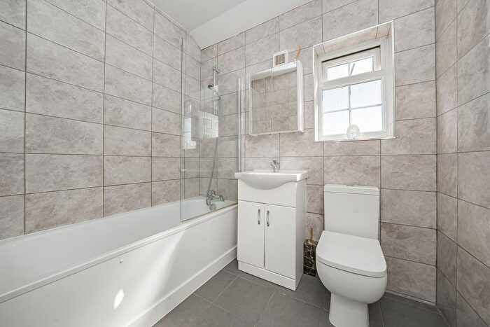4 Bedroom Terraced House To Rent In Ascot Gardens, Southall, UB1
