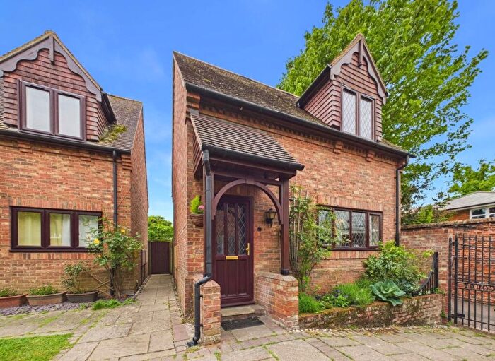 2 Bedroom Detached House For Sale In High Street, Baldock, SG7