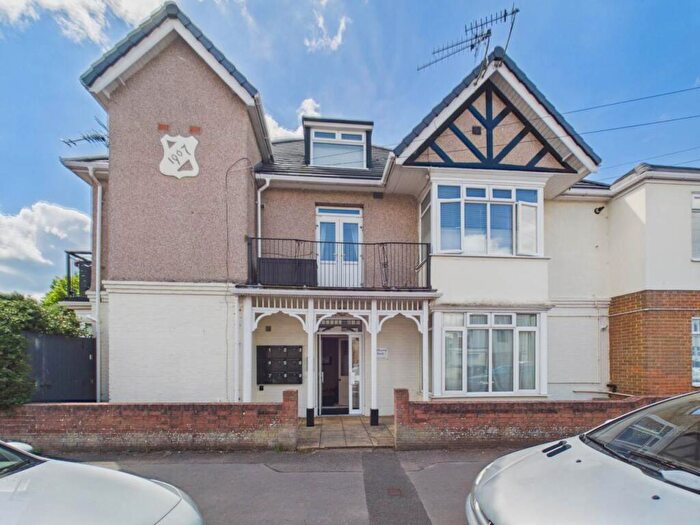 1 Bedroom Flat To Rent In Grand Avenue, Southbourne, Bournemouth, BH6