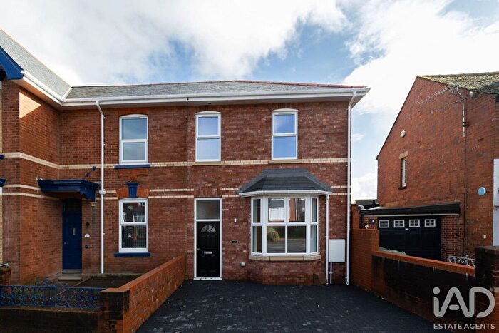 4 Bedroom End Terrace House For Sale In Cowick Lane, Exeter, EX2