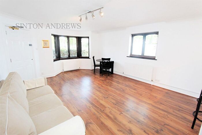 2 Bedroom Flat To Rent In Banbury Court, Woodstock Avenue, Ealing, W13