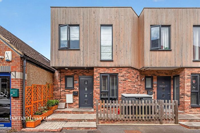 2 Bedroom End Of Terrace House For Sale In Addington Road, South Croydon, CR2