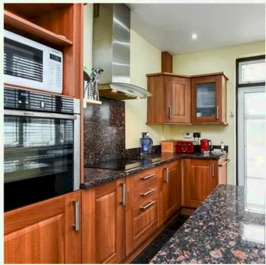 8 Bedroom Terraced House To Rent In Galpins Road, Thornton Heath, CR7