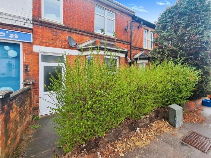 2 Bedroom Flat To Rent In Ash Road, Aldershot, GU12