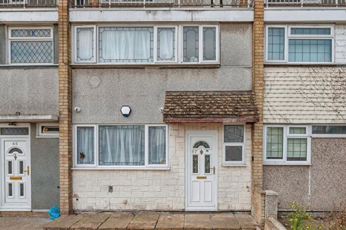 3 Bedroom Maisonette For Sale In Southwark Path, Basildon, Essex, SS14