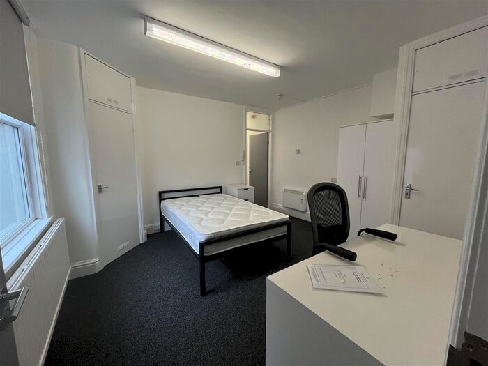 Studio To Rent In Eccles Old Road, Salford, M6
