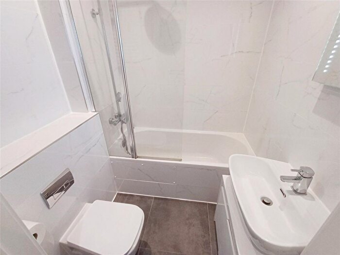 1 Bedroom Flat For Sale In Commercial Road, Ashley Cross, Poole, Dorset, BH14