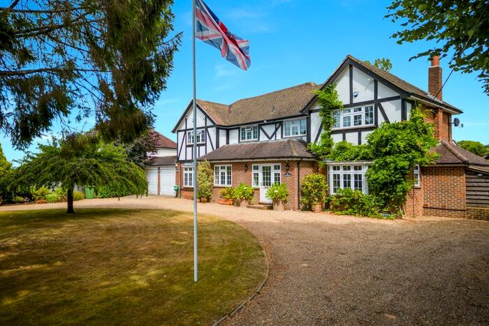 4 Bedroom Detached House For Sale In Lovelands Lane, Lower Kingswood, Tadworth, KT20