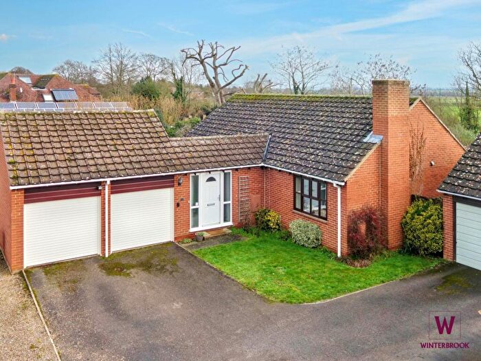 3 Bedroom Detached Bungalow For Sale In Orchard Close, Shillingford, OX10