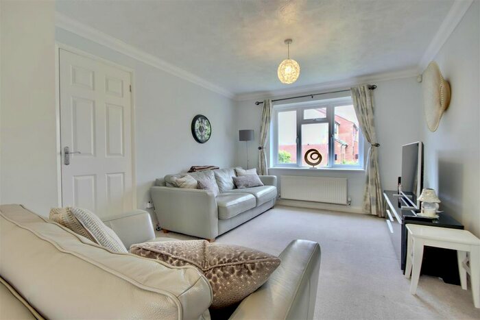 3 Bedroom Semi Detached House For Sale In The Spring, Denmead, PO7