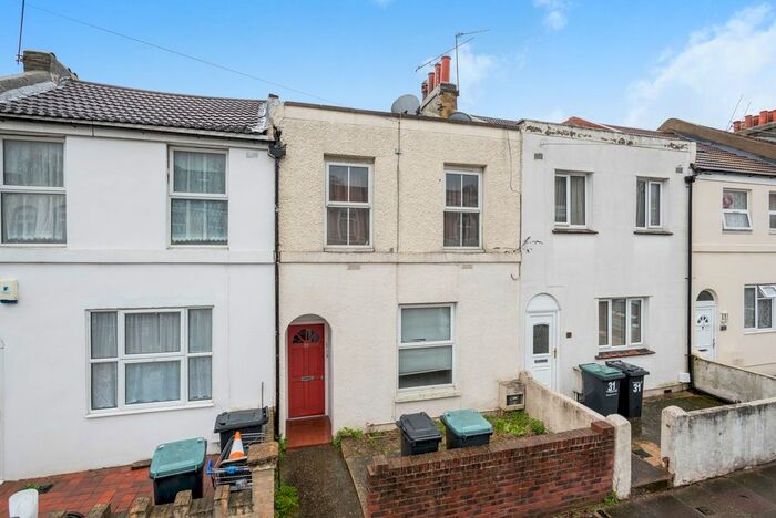 1 Bedroom Flat To Rent In Peacock Street, Gravesend, DA12