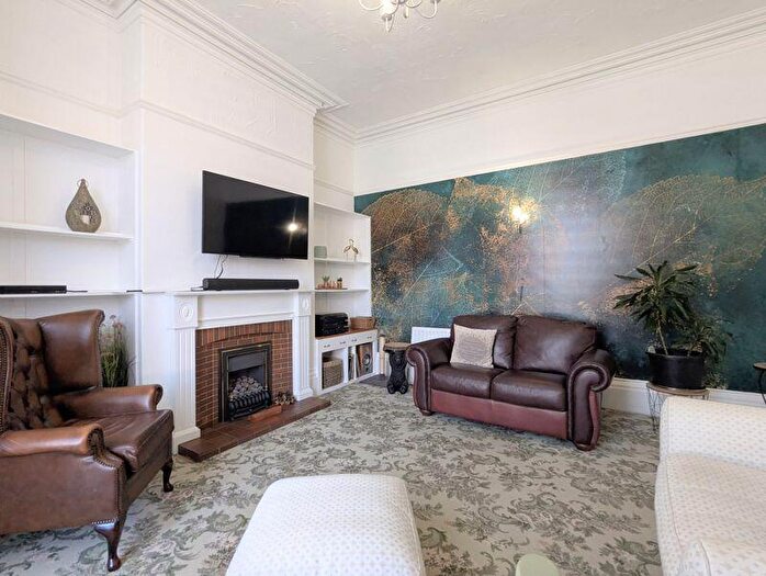 4 Bedroom Semi-Detached House To Rent In Golf Open - Manchester Road, Southport - Sleeps, PR9