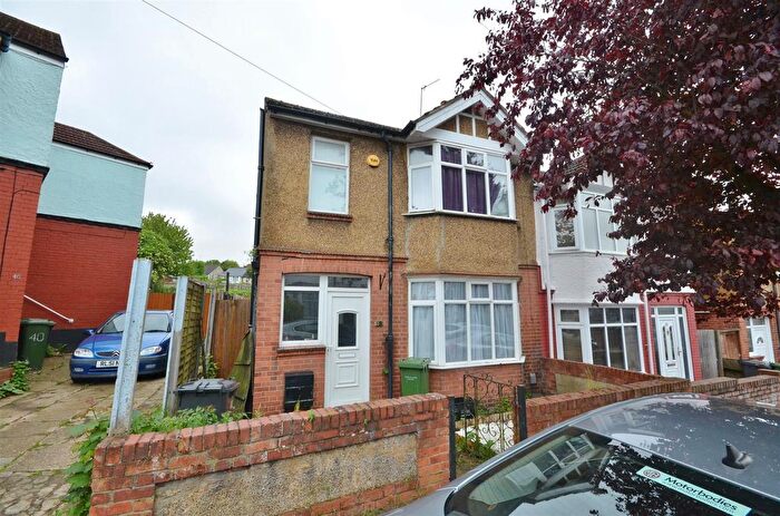 3 Bedroom Semi-Detached House To Rent In Colin Road, Luton, LU2