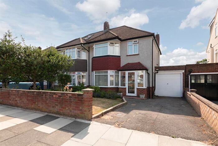 3 Bedroom House To Rent In Summit Way, London, N14