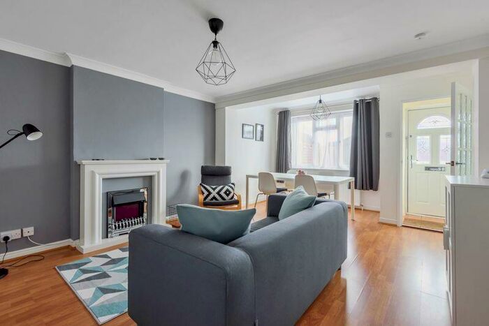 2 Bedroom Flat To Rent In Milton Road, Sutton Courtenay, OX14