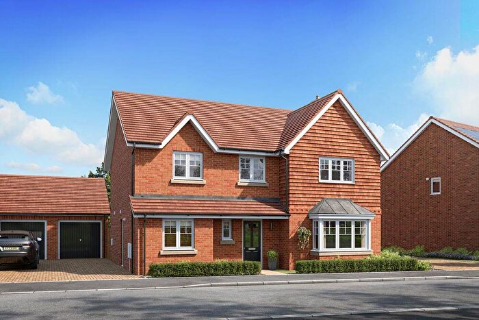 4 Bedroom Detached House For Sale In Chawton Park Road, Alton, Hampshire, GU34