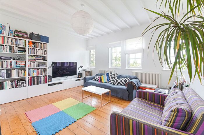 2 Bedroom Flat To Rent In Wallace House, Caledonian Road, N7