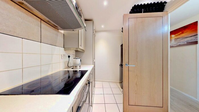 1 Bedroom Flat For Sale In Banstead Court, Westway, London, W12
