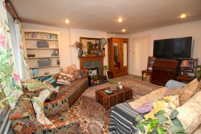 3 Bedroom Maisonette To Rent In Sun Street, Hitchin, SG5