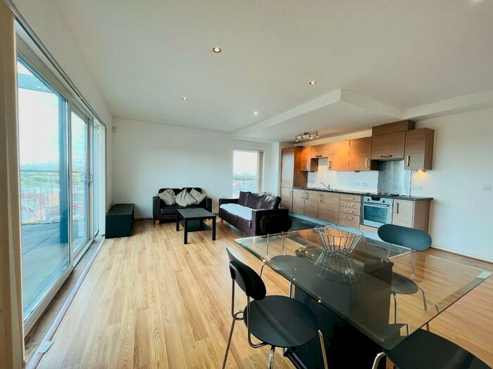2 Bedroom Apartment To Rent In The Cube, B The Waterfront, Sport City, Manchester, M11