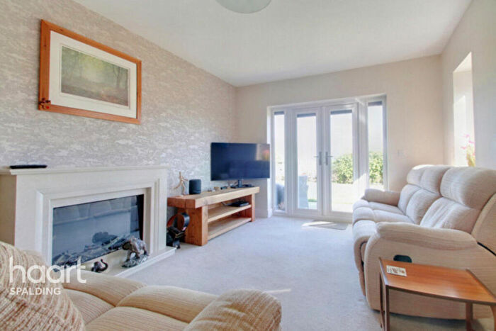 3 Bedroom Detached Bungalow For Sale In Austendyke Road, Weston Hills, PE12